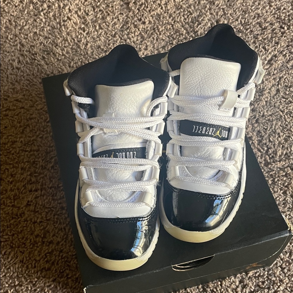 Air Jordan 11 size 12.5c